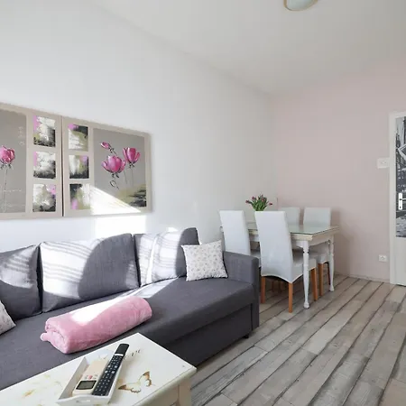 Apartment Floresita *